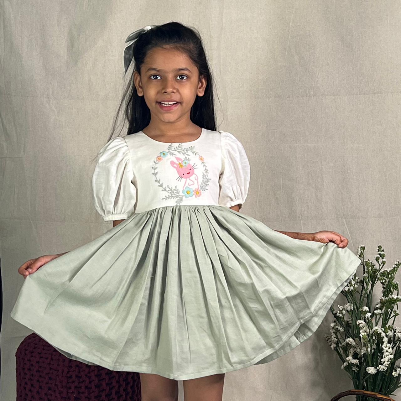 ArthLife Green And White Wreath Kitty Embroidered - Distacart