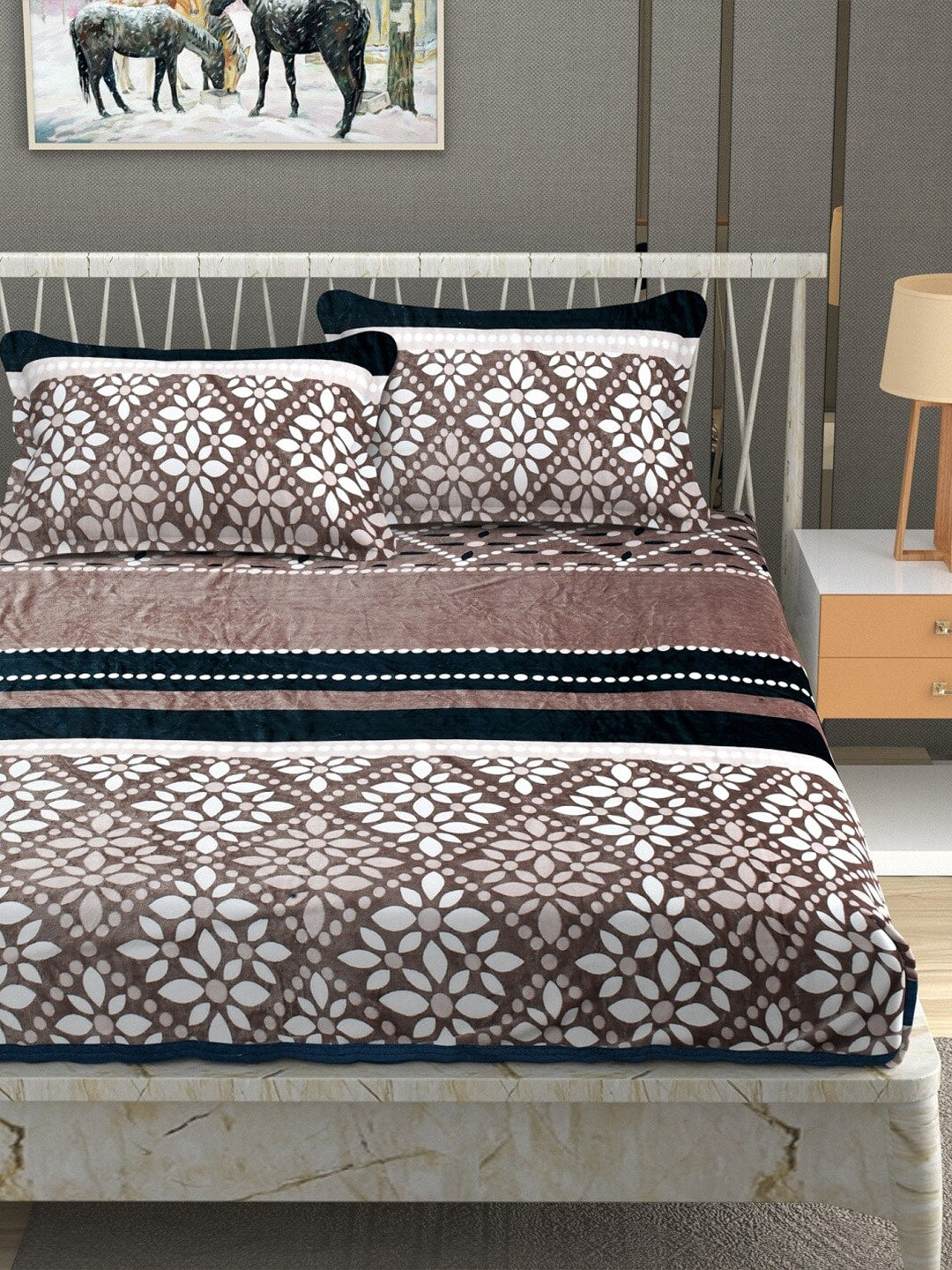 Stylespace by Isha Purple Ethnic Motifs Velvet 270 TC King Bedsheet with 2 Pillow Covers - Distacart