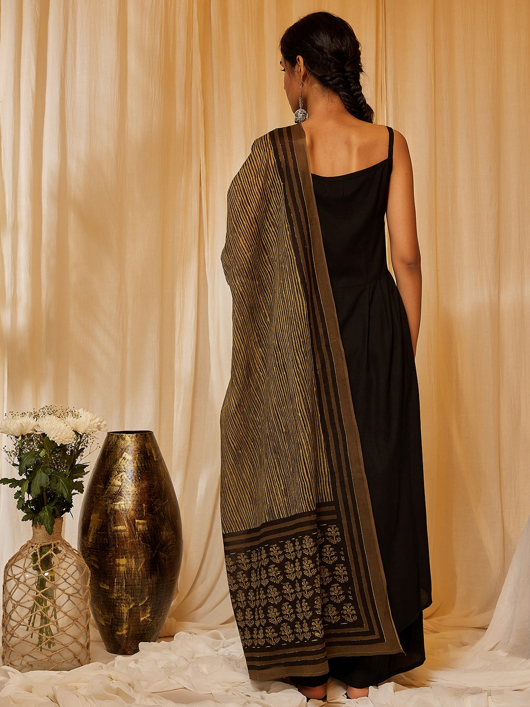 InWeave Women's Black Strappy Kurta Palazzo Set With Green Boota Dupatta - Distacart