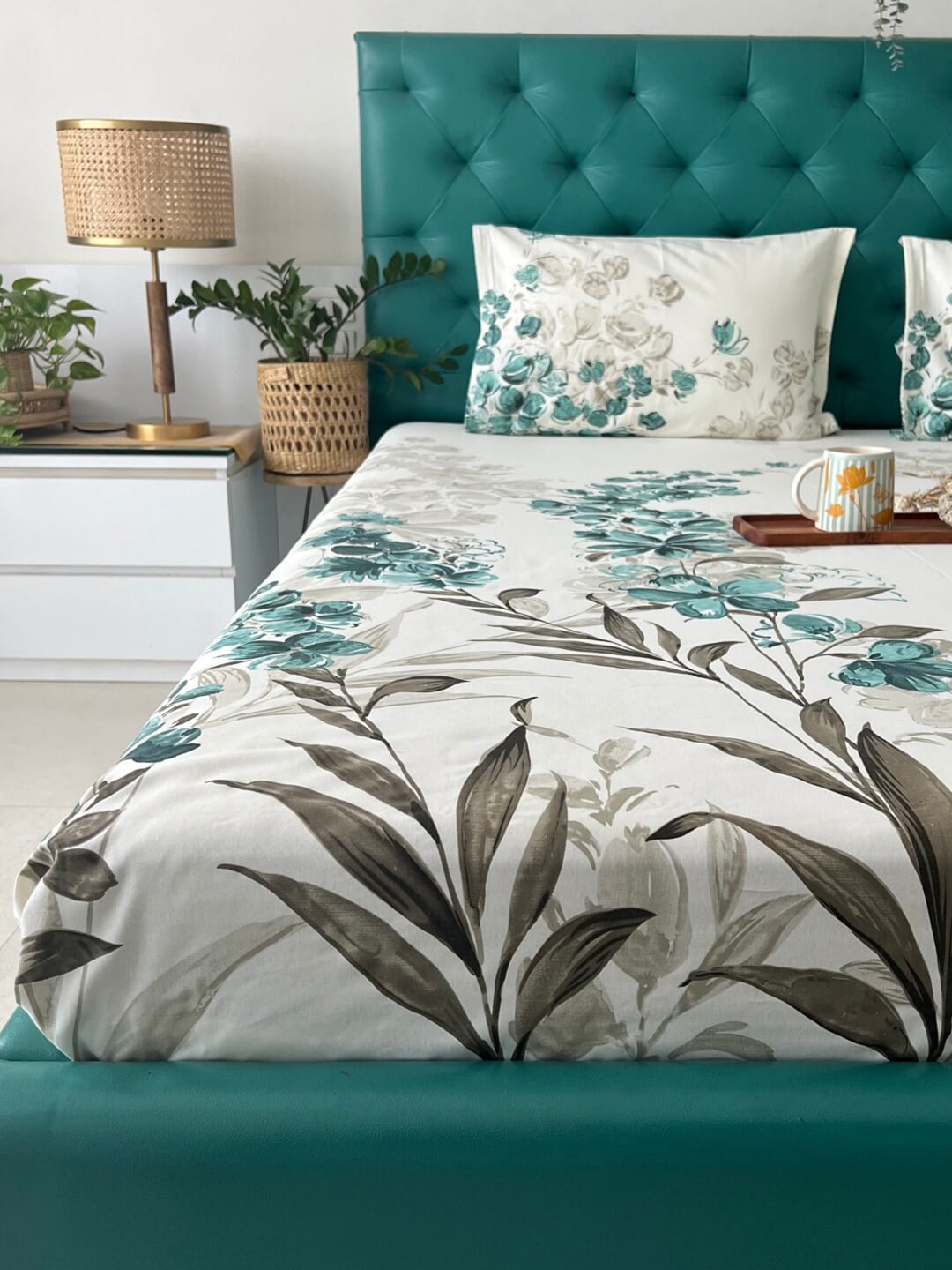 URBAN SPACE Serene White & Blue Printed 200 TC Pure Cotton Bedsheet & Pillow Covers - Distacart