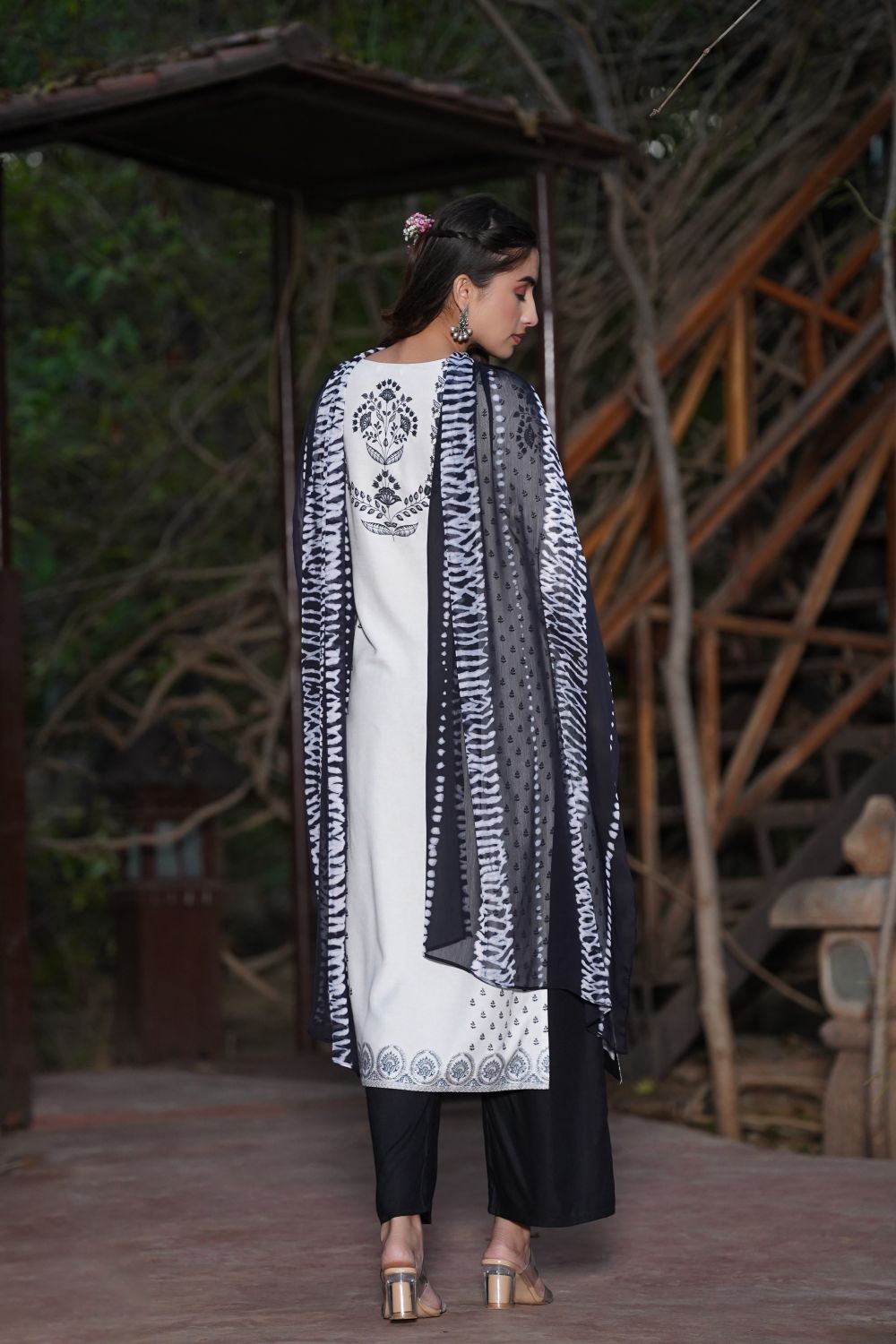 Juniper Womens White Rayon Floral Glitter Placement Printed Straight Kurta With Solid Bottom And Printed Dupatta Set - Distacart