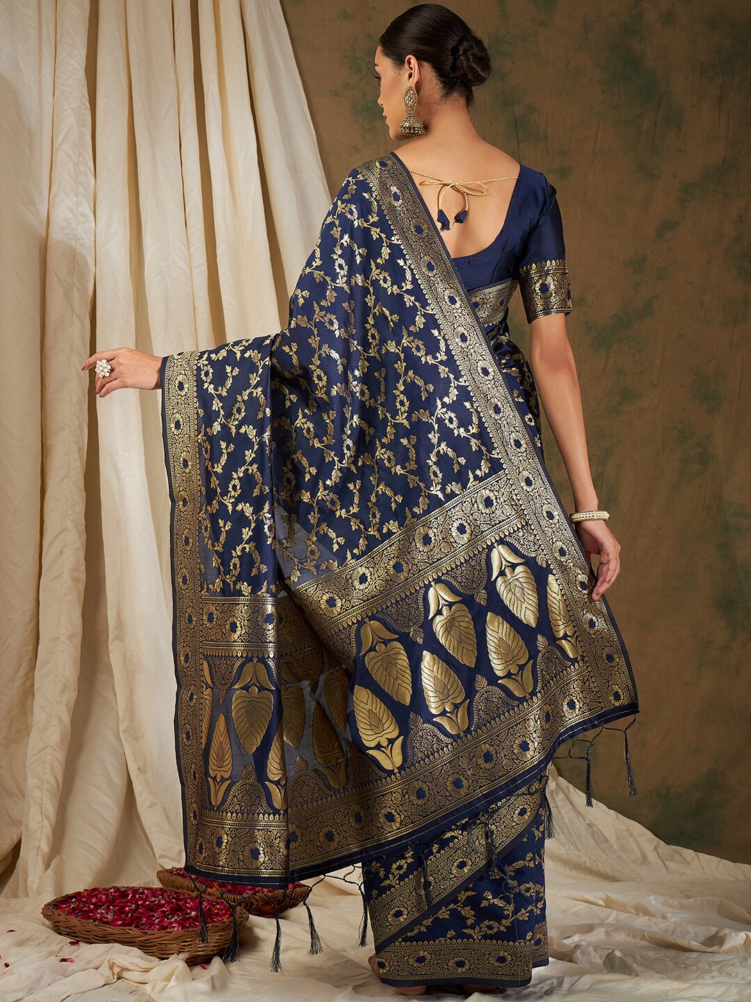 Sangria Navy Blue & Gold-Toned Floral Woven Design Zari Silk Blend Banarasi Saree - Distacart