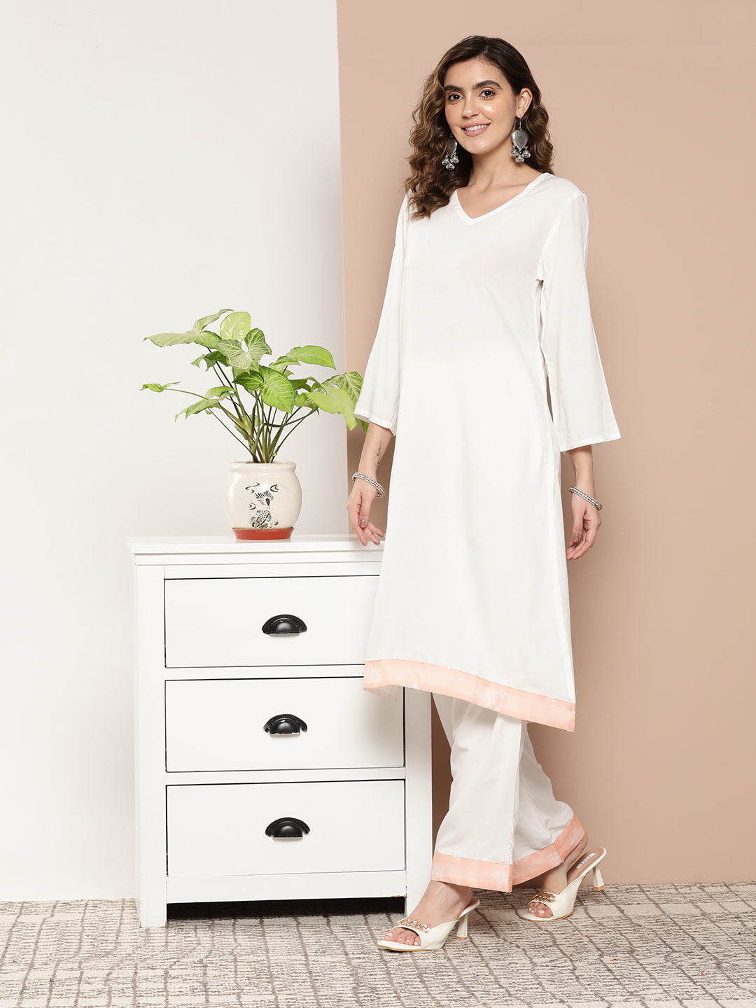 InWeave Women's Cream Straight Kurta Set W Peach White Print Organza Dupatta - Distacart