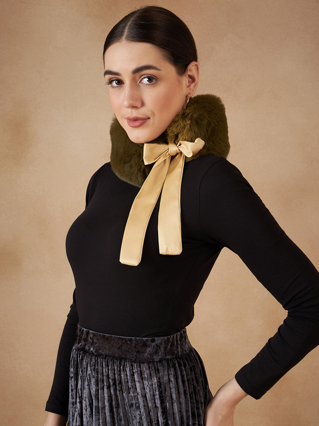 InWeave Women's Mehandi Green Fur Neckpiece - Distacart