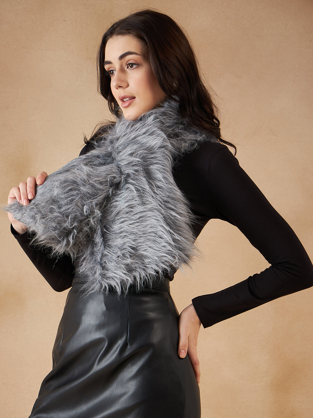 InWeave Women's Light Grey Faux Fur Neck Warmer - Distacart