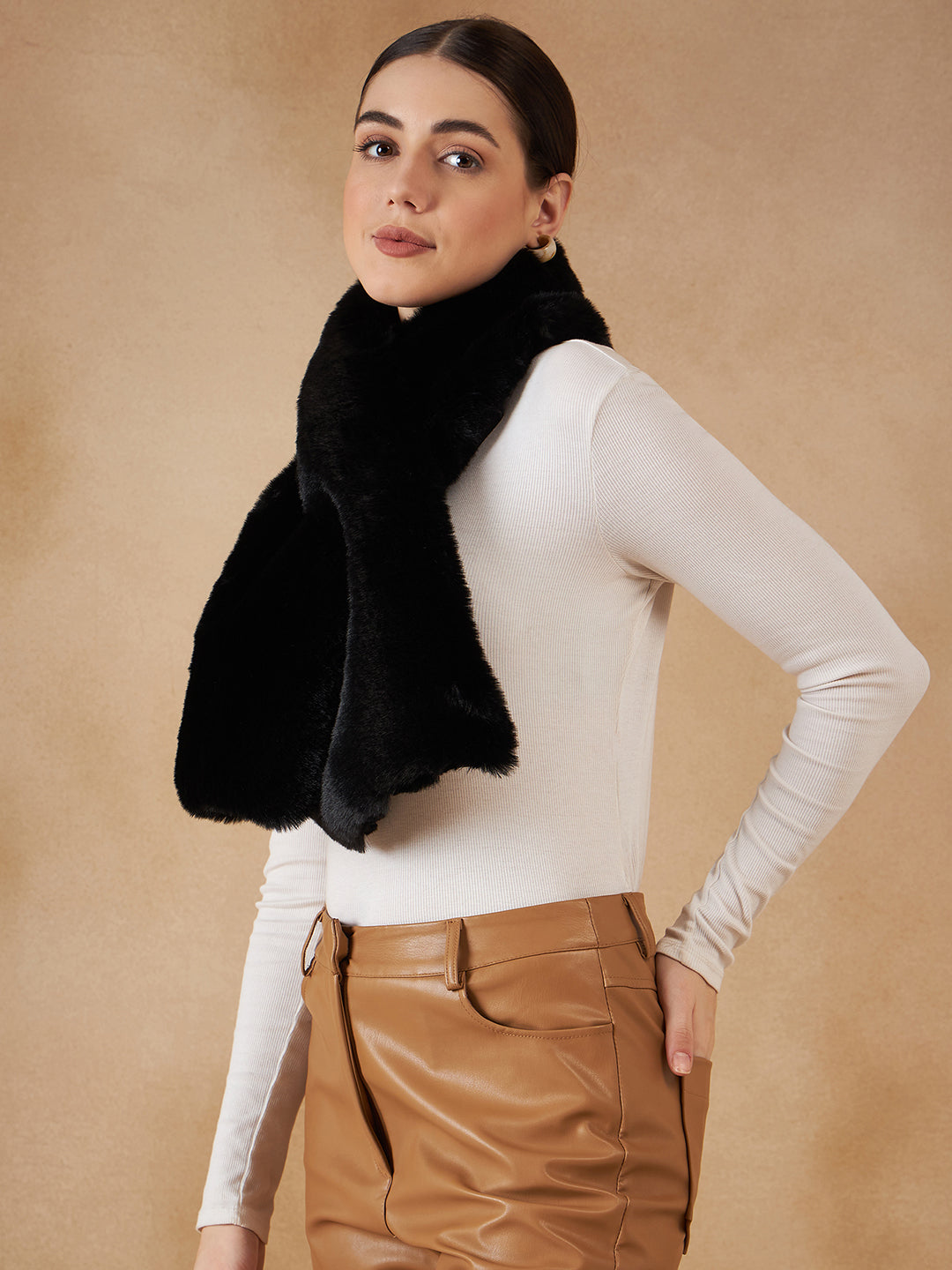InWeave Women's Black Faux Fur Neck Warmer - Distacart
