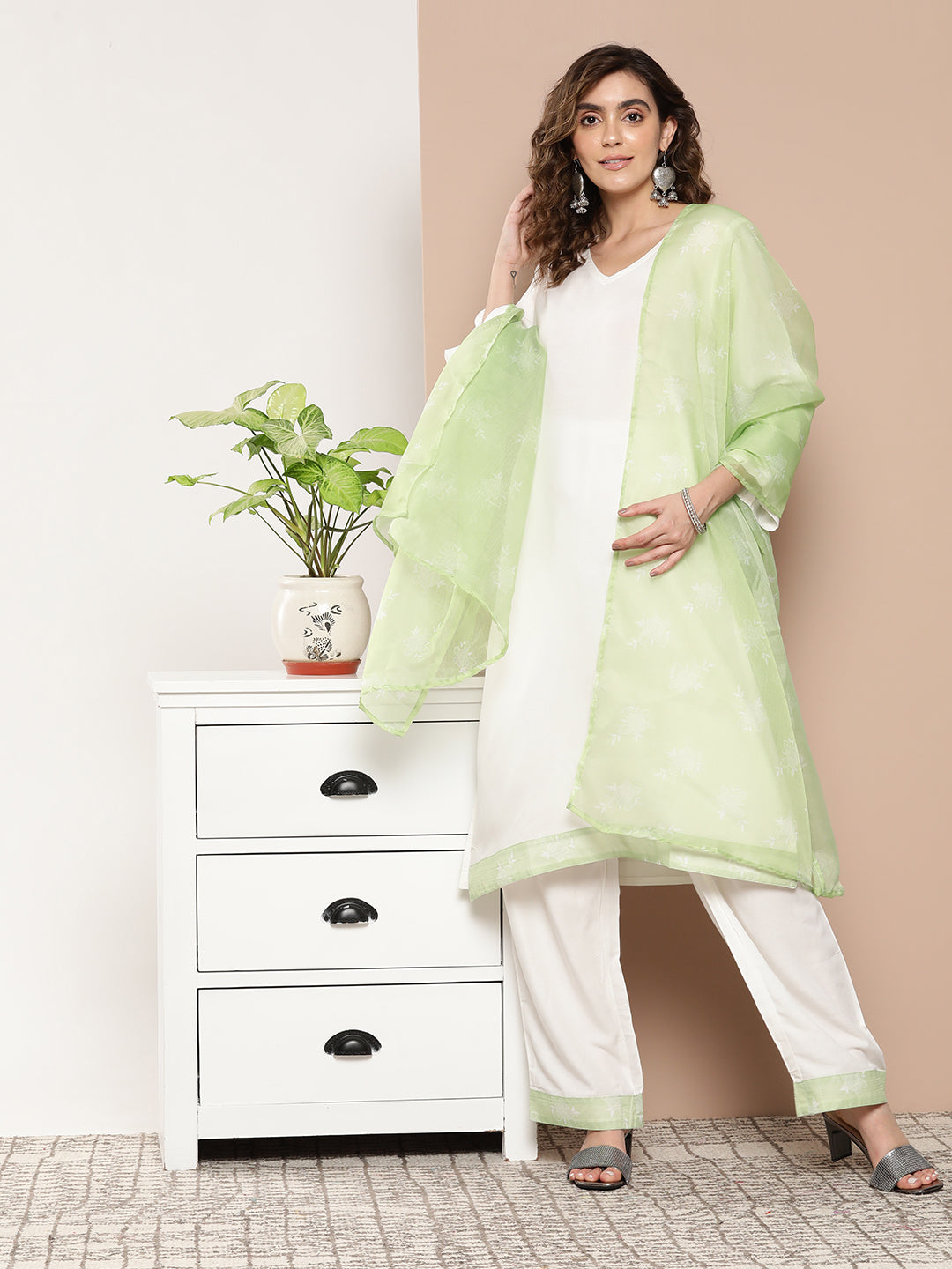 InWeave Women's Cream Straight Kurta Set W Green White Print Organza Dupatta - Distacart