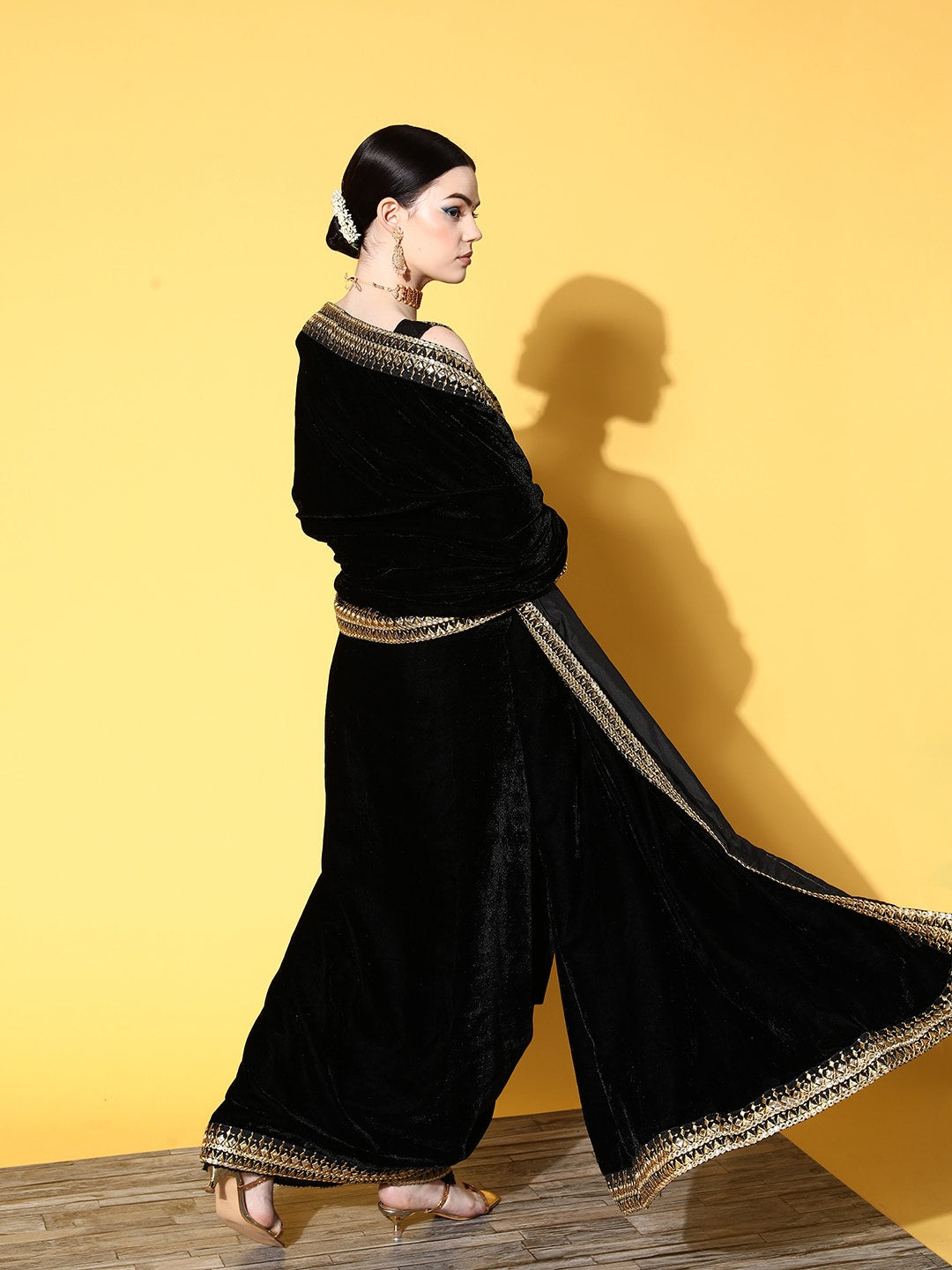 Mitera Solid Saree with Embroidered border - Distacart