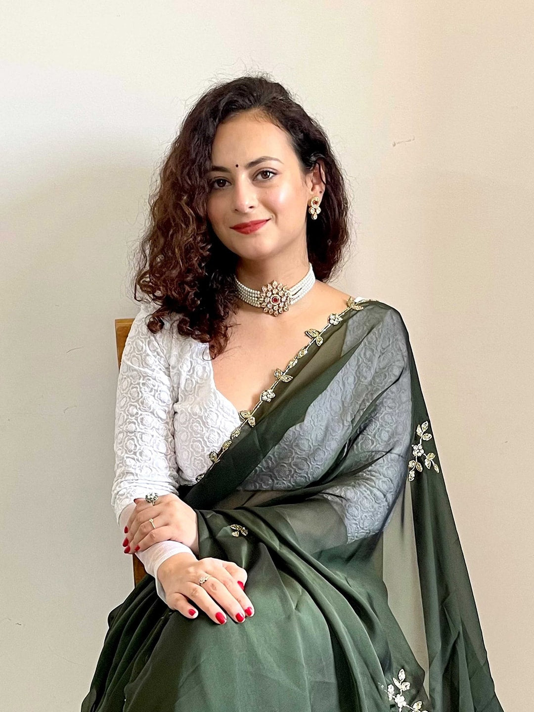 Mitera Green & Gold-Toned Floral Embroidered Silk Blend Saree - Distacart