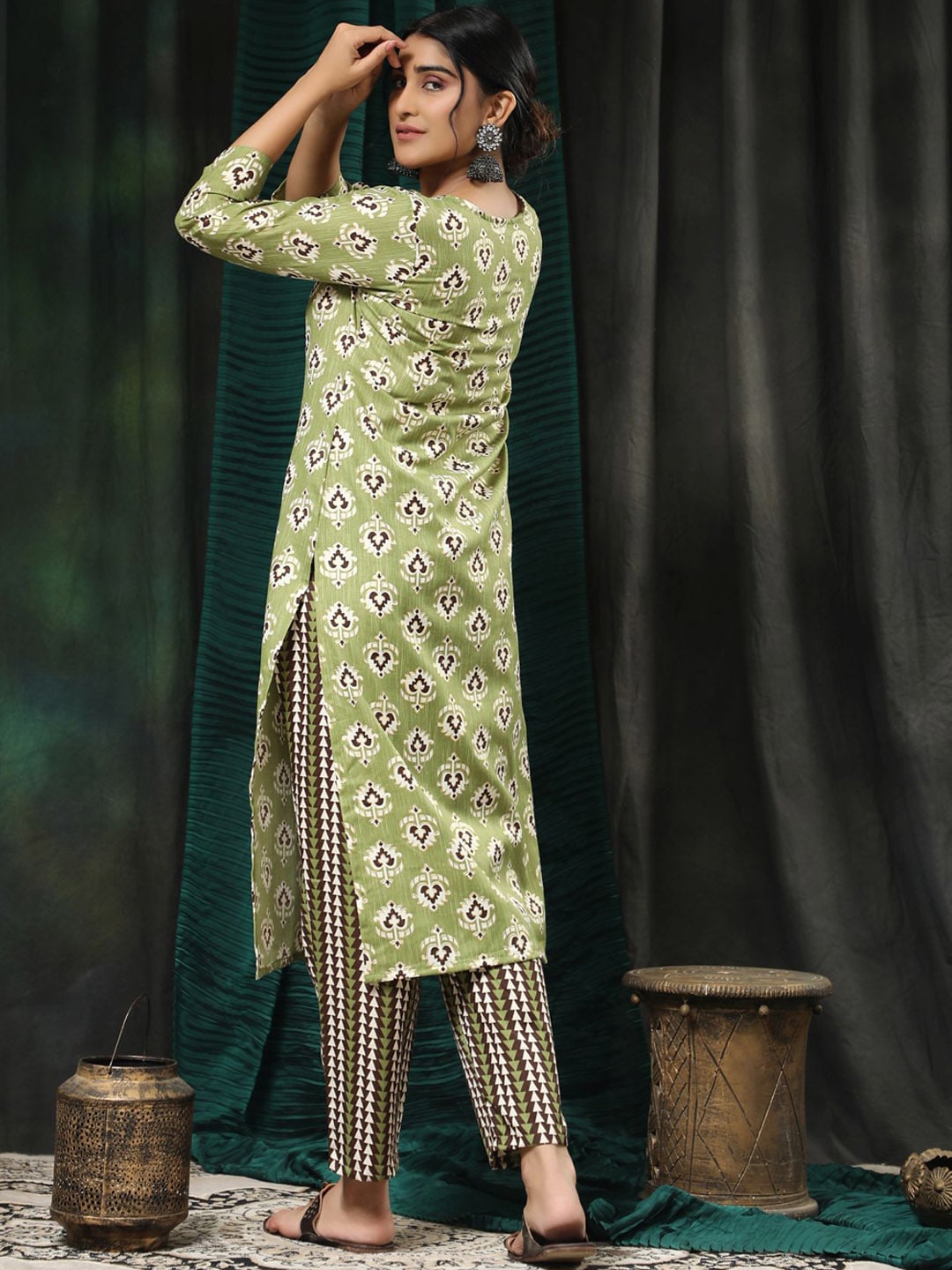 Kalini Floral Printed Round Neck Kurta with Trousers - Distacart