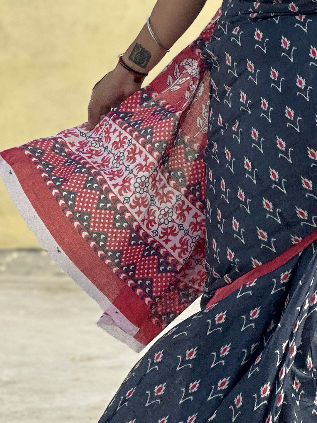 Kalini Ethnic Motifs Printed Pure Cotton Ikat Saree - Distacart