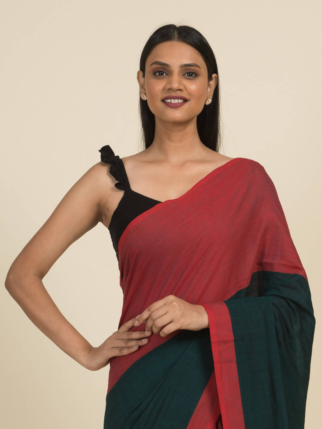 Suta Green Red Colourblocked Pure Cotton Saree - Distacart
