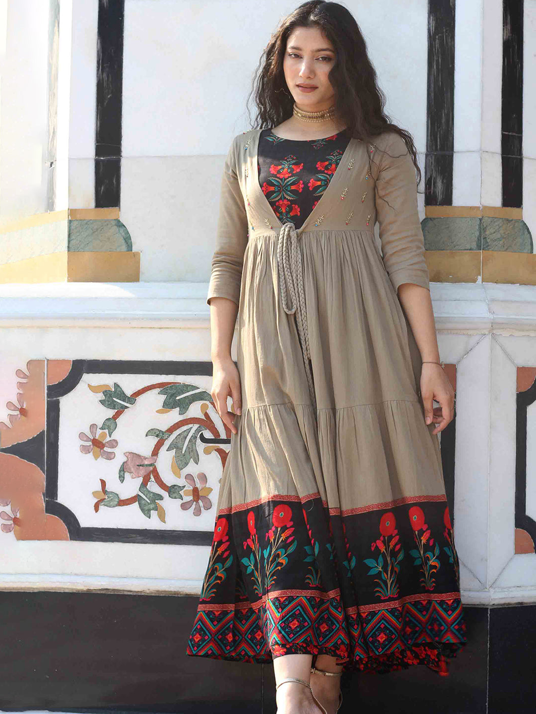 Kalini Women Gunmetal-Toned Floral Thread Work Kurta - Distacart