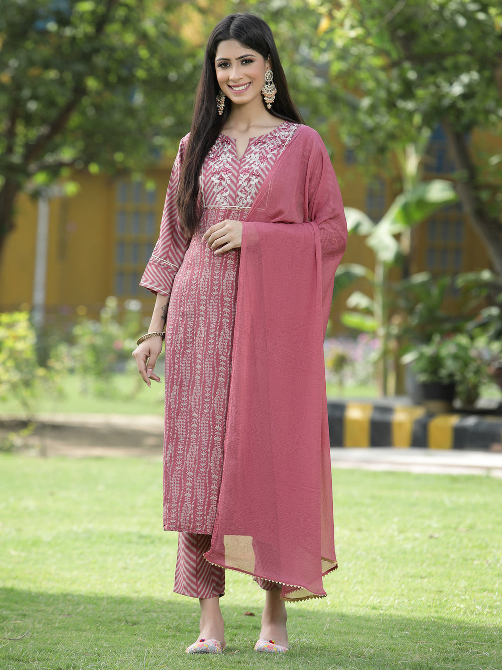 Juniper Onion Pink Muslin Festive Printed Straight Skd For Women - Distacart