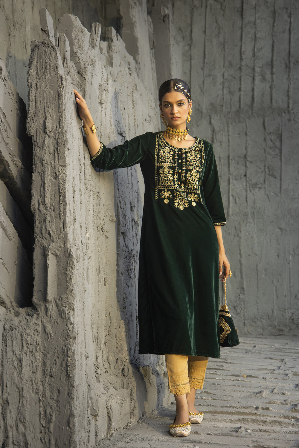 Juniper Green Velvet Festive Solid Embroidered Straight Kurta For Women - Distacart