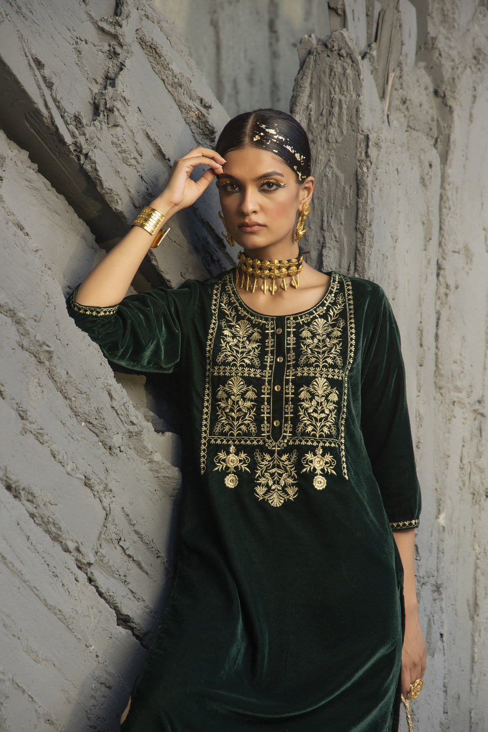 Juniper Green Velvet Festive Solid Embroidered Straight Kurta For Women - Distacart
