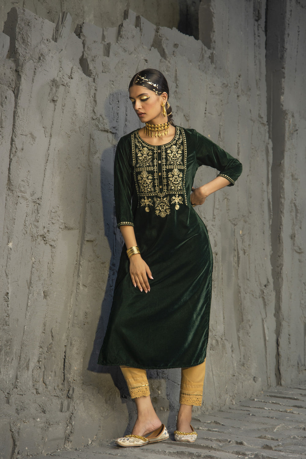 Juniper Green Velvet Festive Solid Embroidered Straight Kurta For Women - Distacart