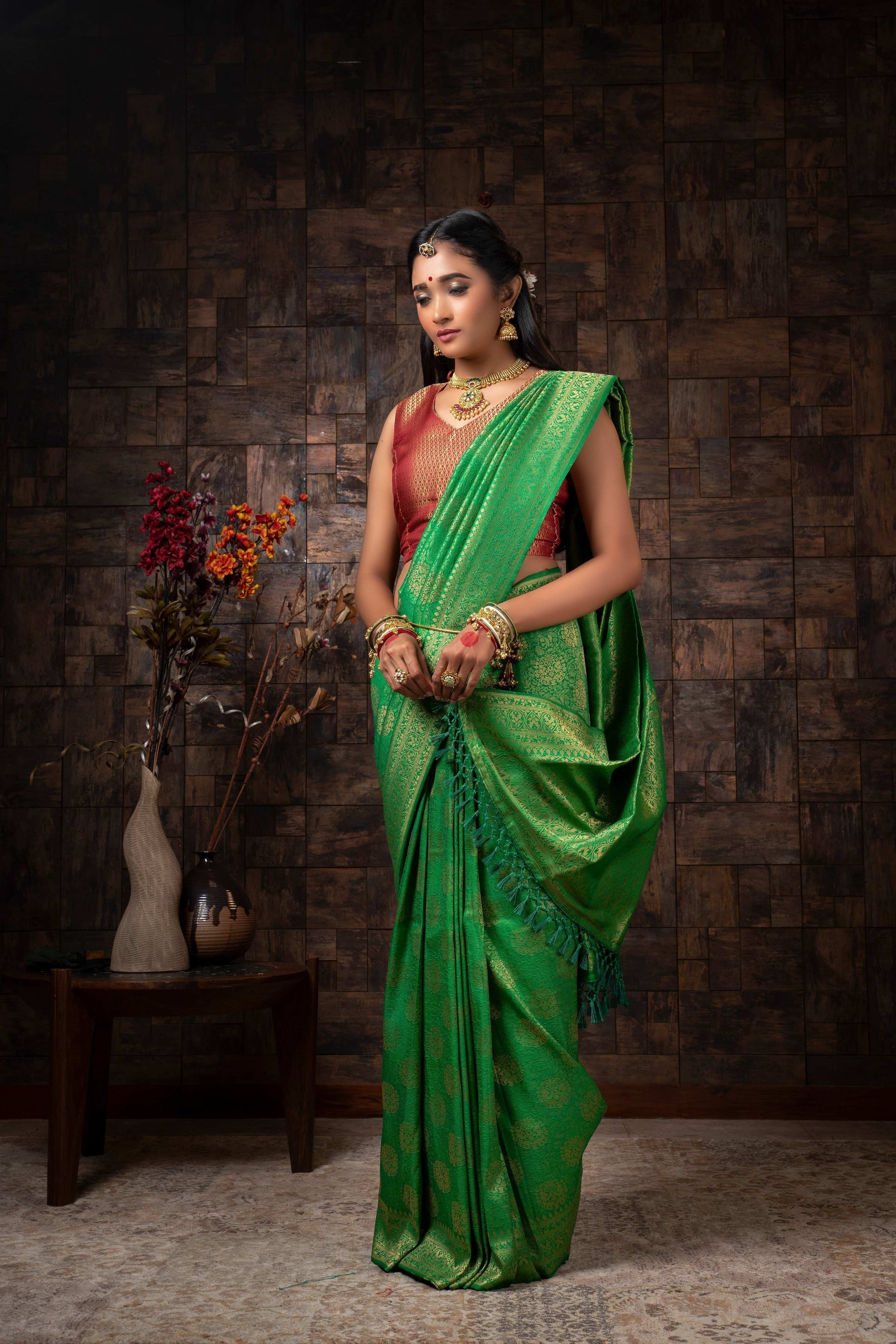 Vardha Clover Green Golden Zari Kanjeevaram Silk Saree