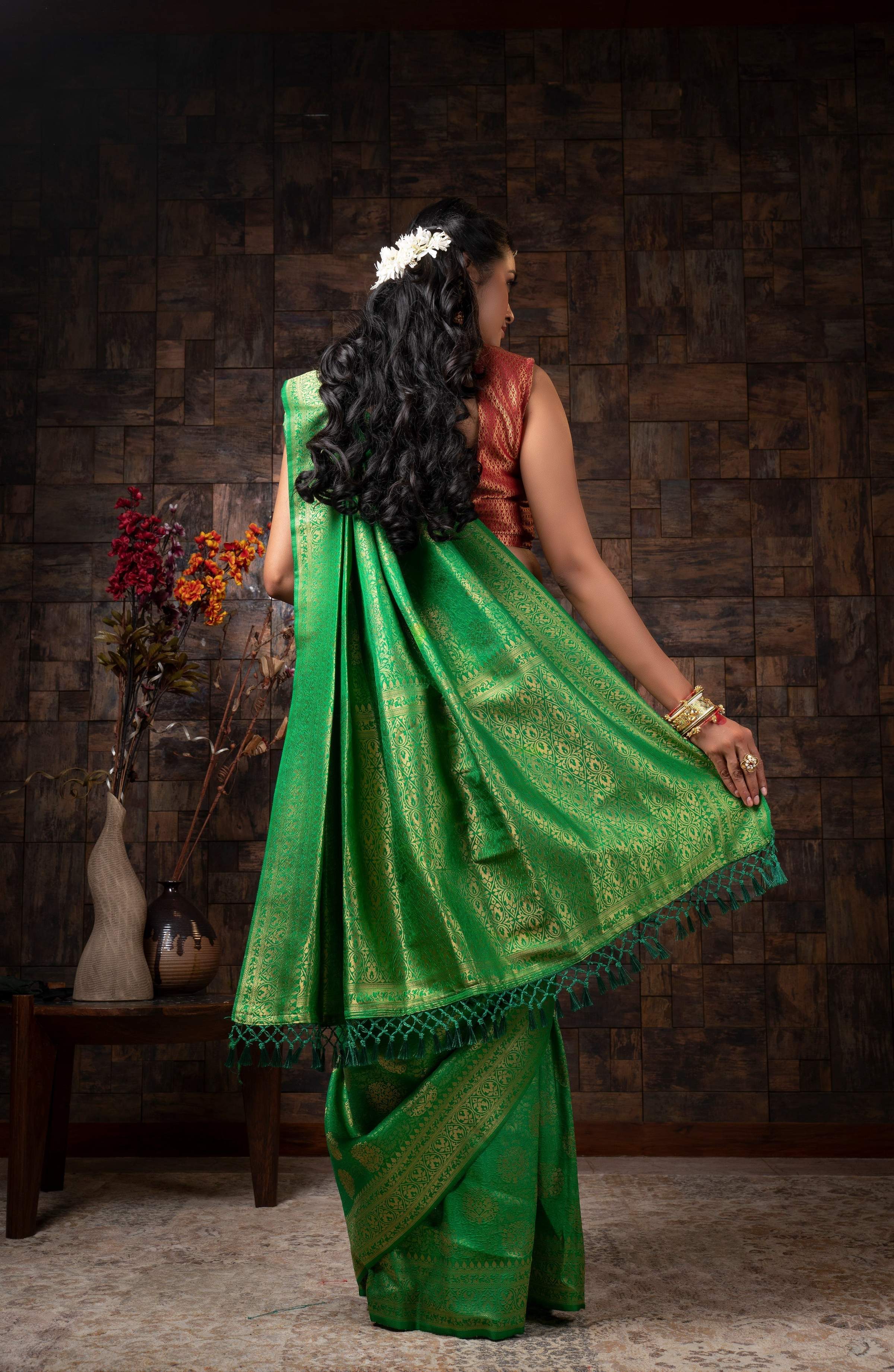 Vardha Clover Green Golden Zari Kanjeevaram Silk Saree