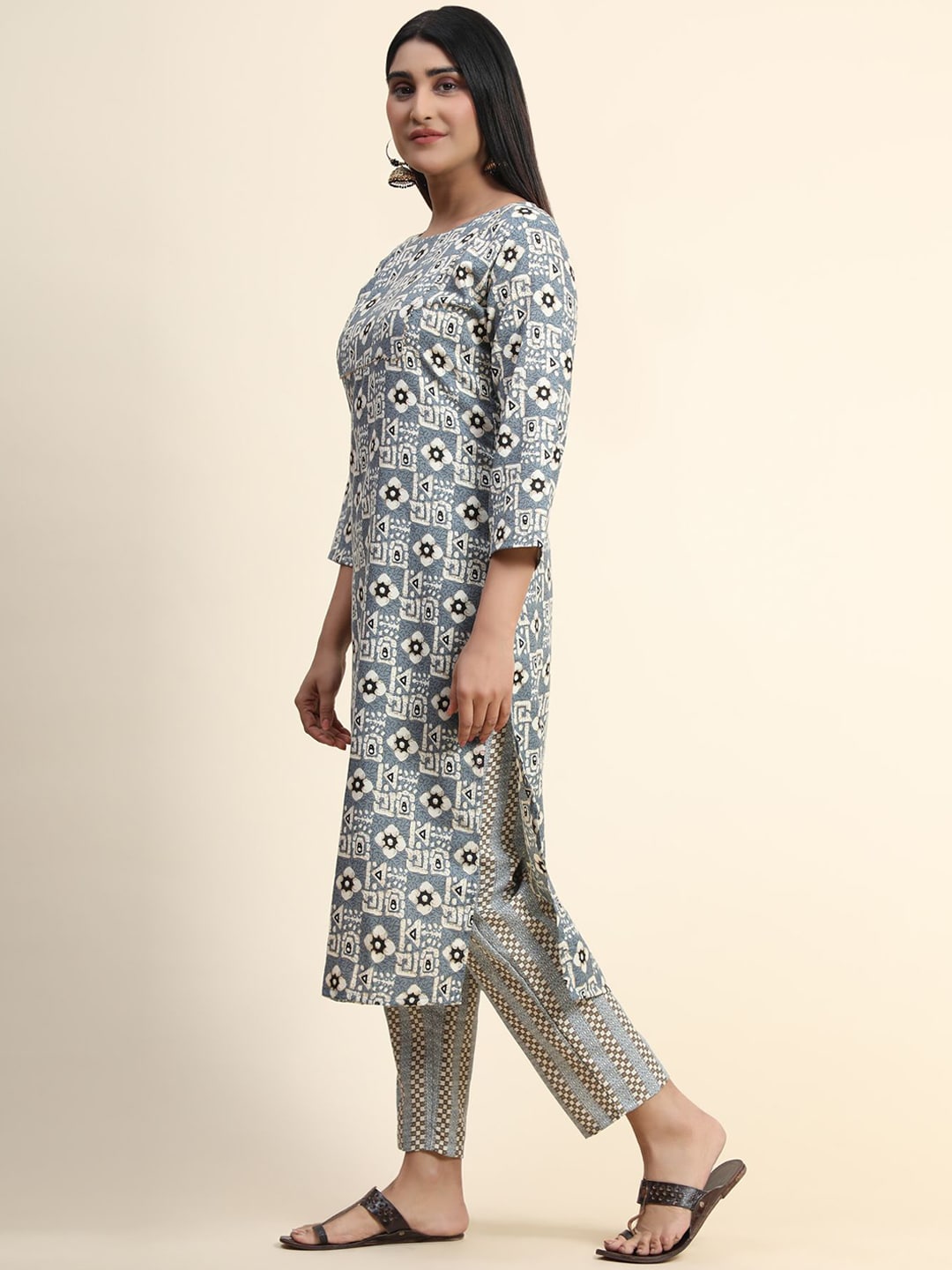 Kalini Floral Printed Round Neck Kurta with Trousers - Distacart