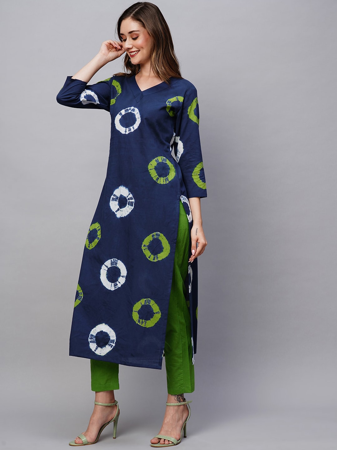 Kalini Bandhani Dyed Kurta with Trousers & Dupatta - Distacart