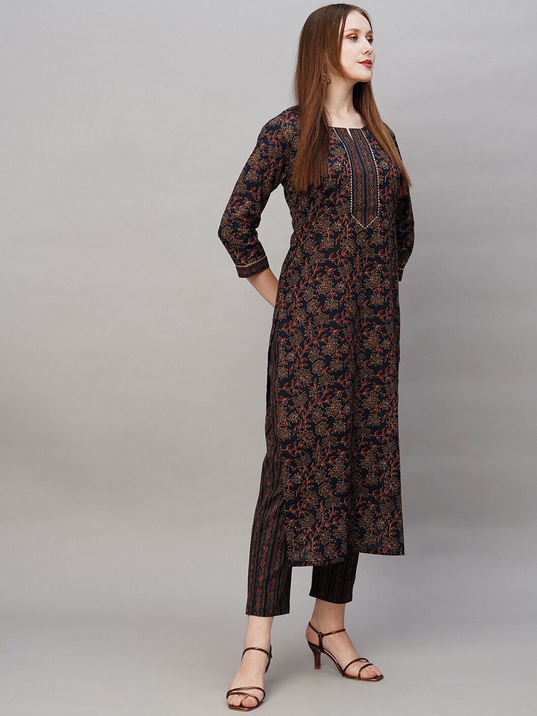 Kalini Floral Printed Regular Kurta With Trousers - Distacart