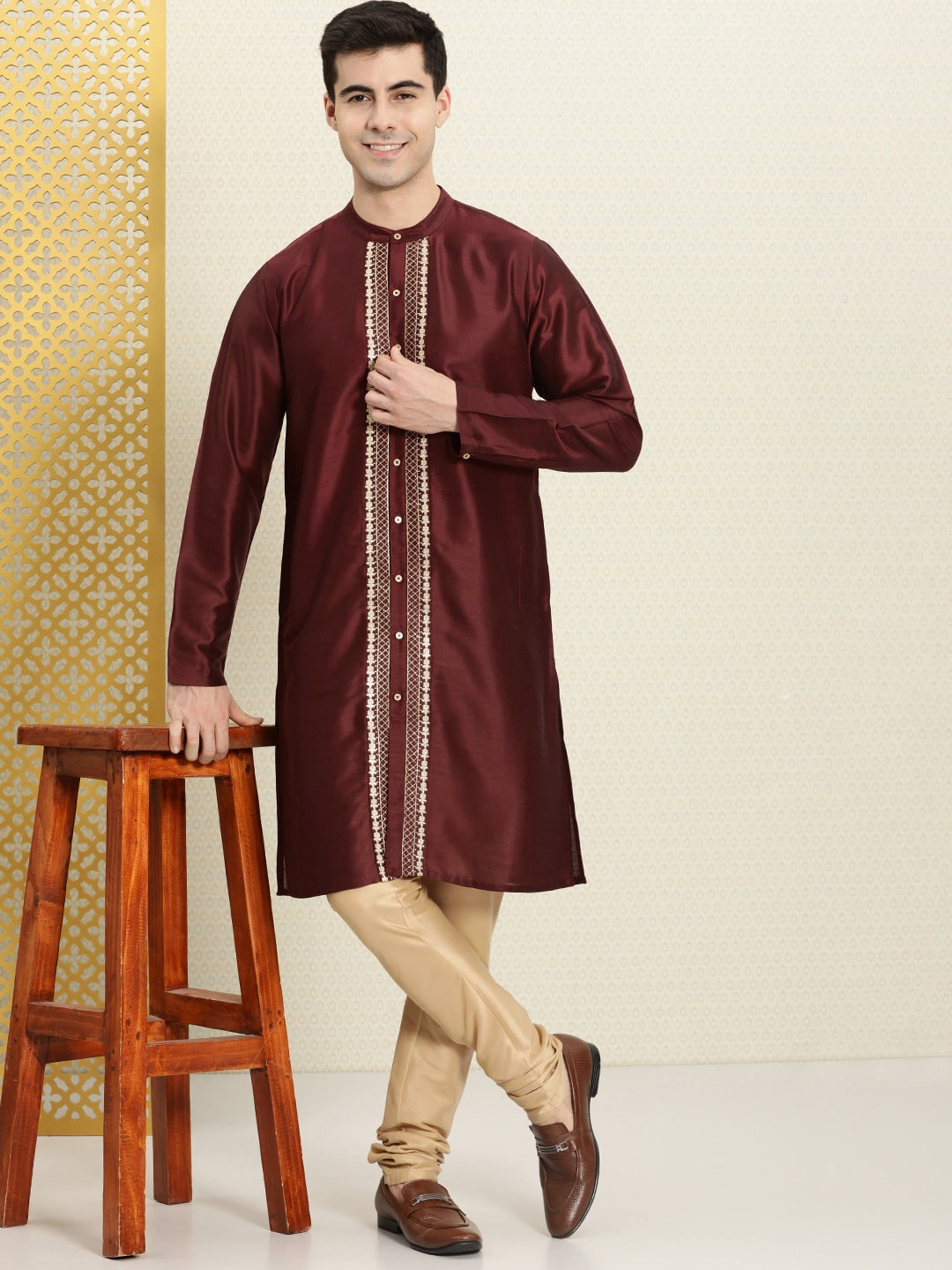 House of Pataudi Men Embroidered Jashn Kurta - Distacart