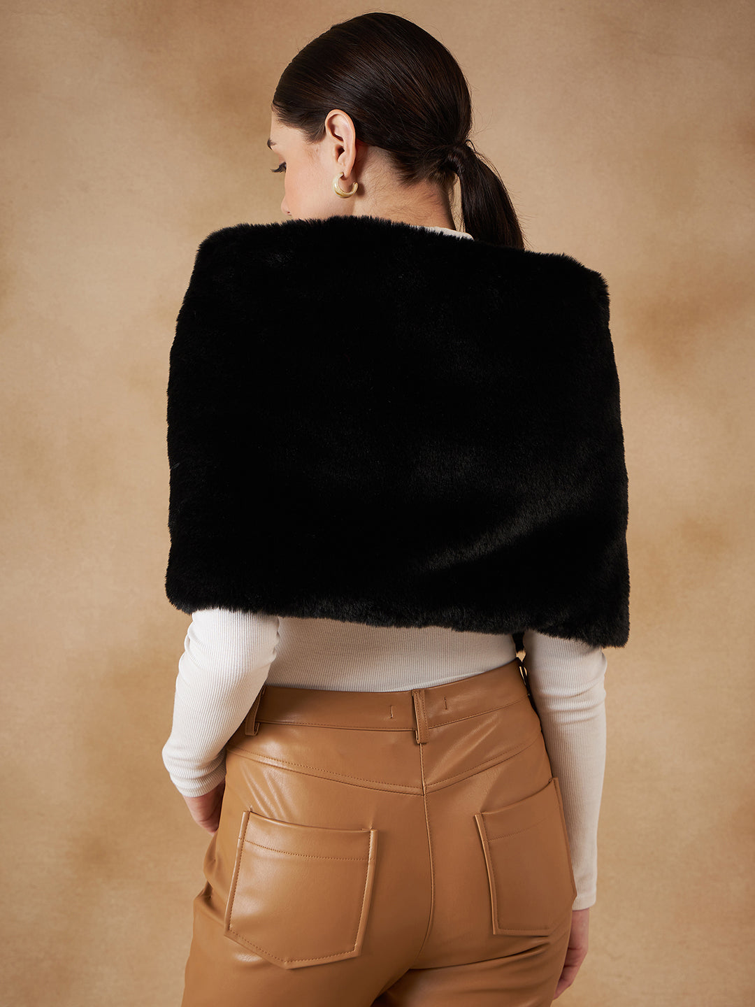 InWeave Women's Black Long Faux Fur Cape - Distacart