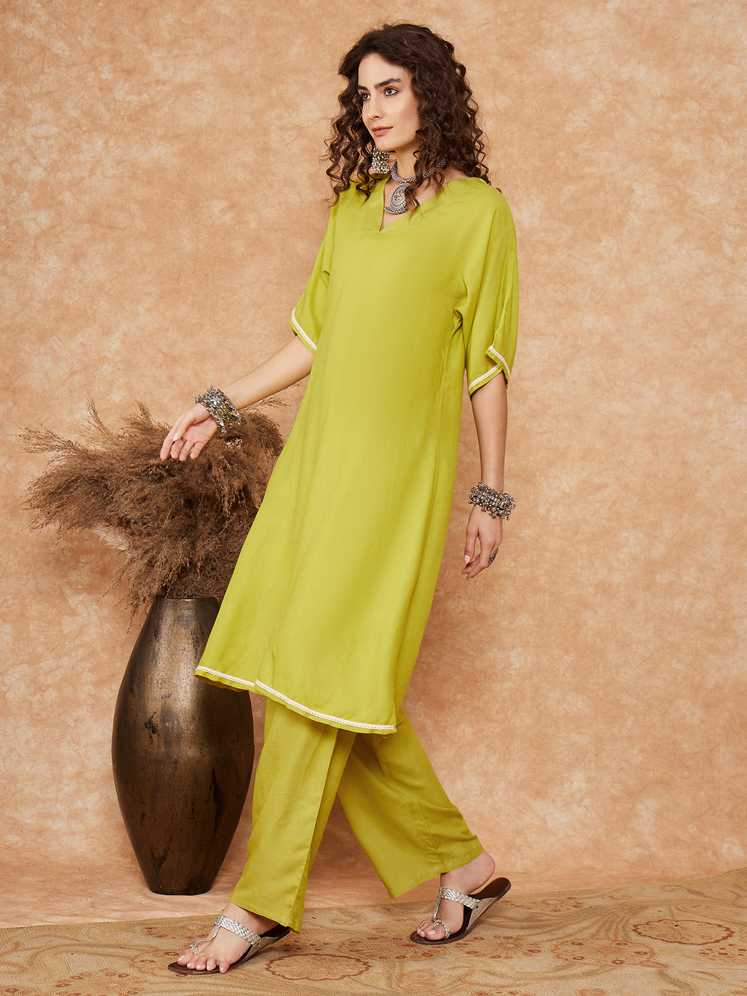 InWeave Women's Pear Green Solid Lace Work Kimono Sleeve Kurta Set - Distacart