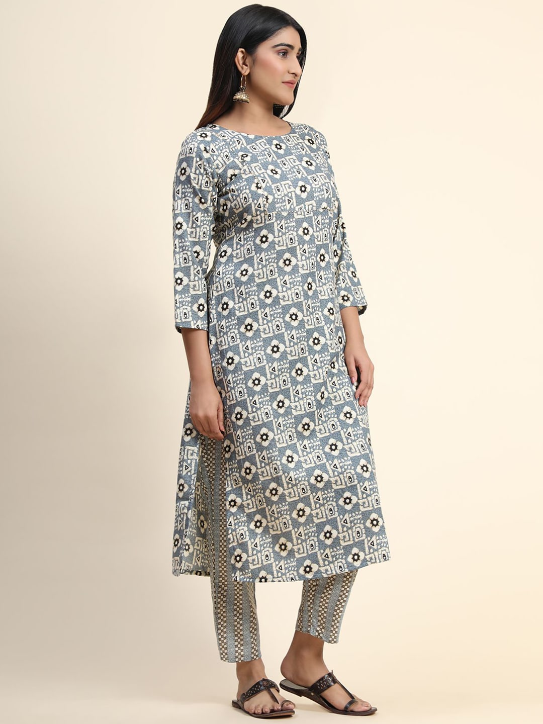 Kalini Floral Printed Round Neck Kurta with Trousers - Distacart