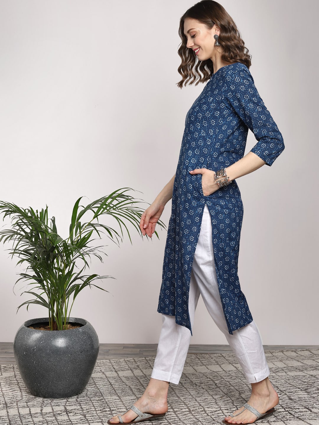 Sangria Women Navy Blue Printed Straight Kurta - Distacart