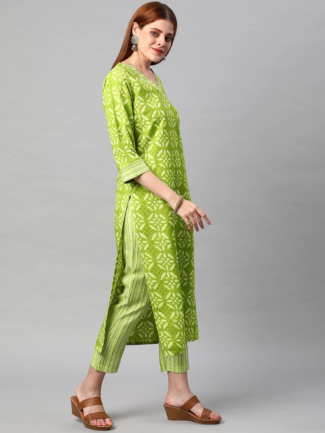 Kalini Women Green Floral Printed Kurta with Trousers - Distacart
