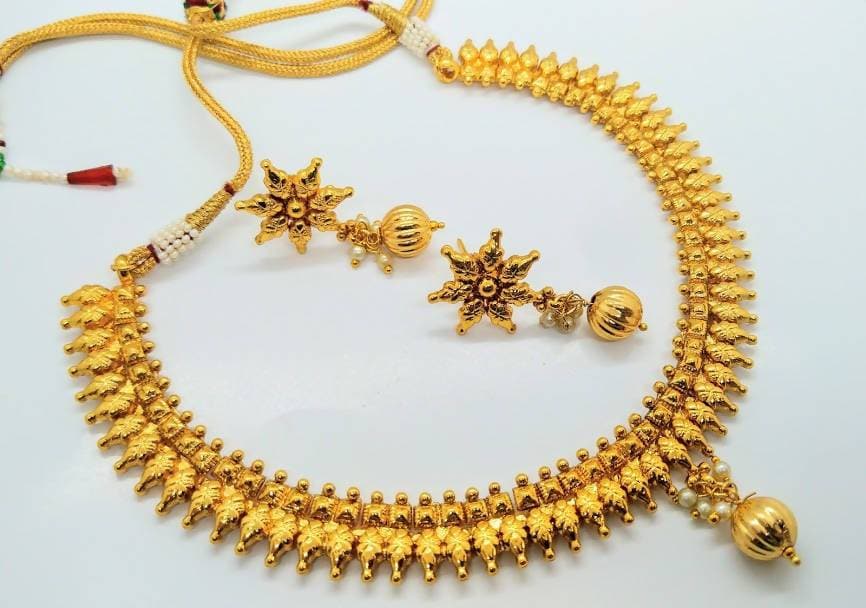 Cute Short Gold Necklace Set