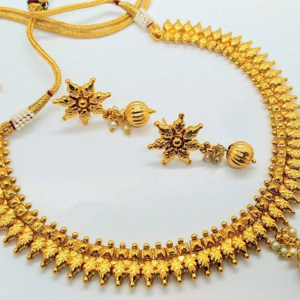 Cute Short Gold Necklace Set
