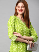 Thumbnail for Kalini Women Green Floral Printed Kurta with Trousers - Distacart