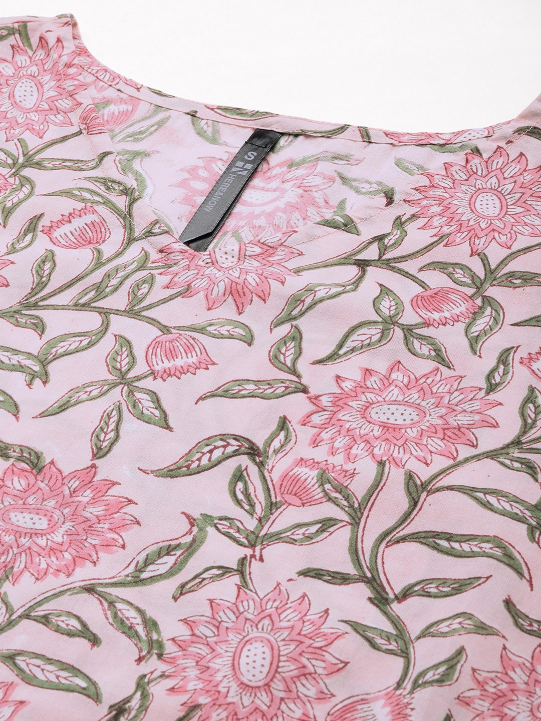 HERE&NOW Floral Printed Floral Kurta - Distacart
