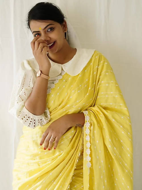 Diva Globe Customised Yellow Linen Saree With Flowers - Distacart