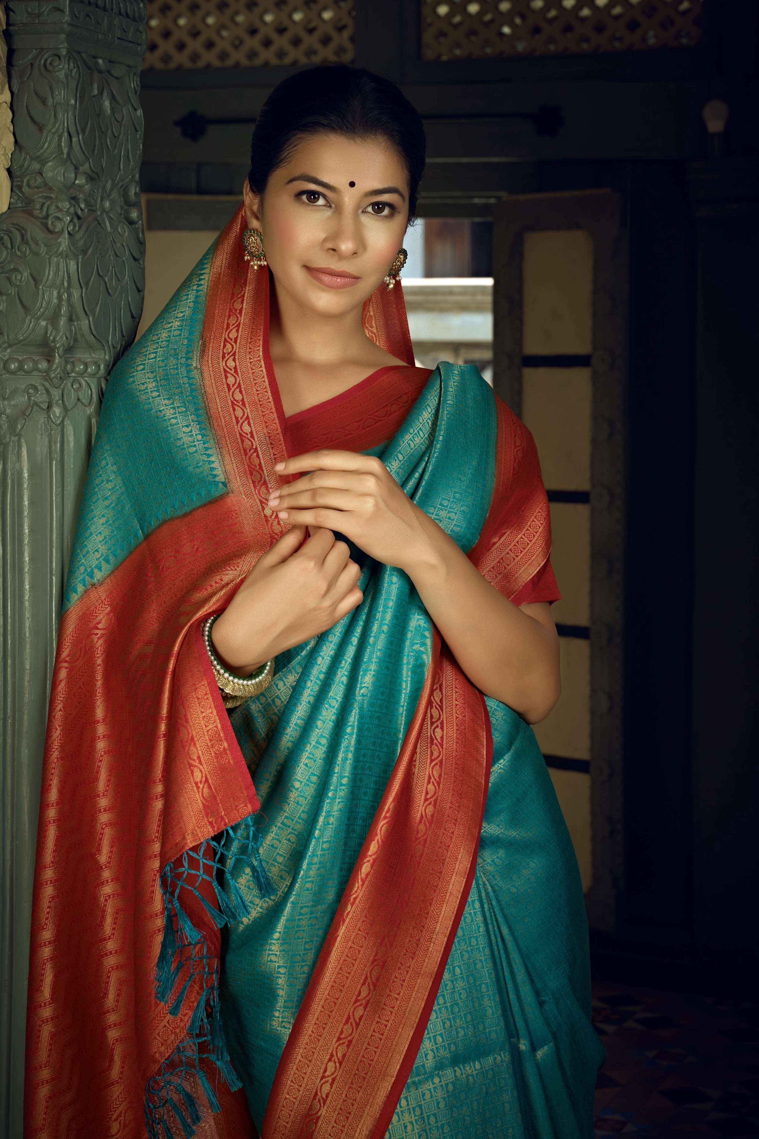 Vardha Beautiful Turquoise Blue Golden Zari Kanjeevaram Silk Saree