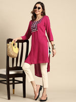 Thumbnail for Sangria Geometric Yoke Design Thread Work Kurta - Distacart