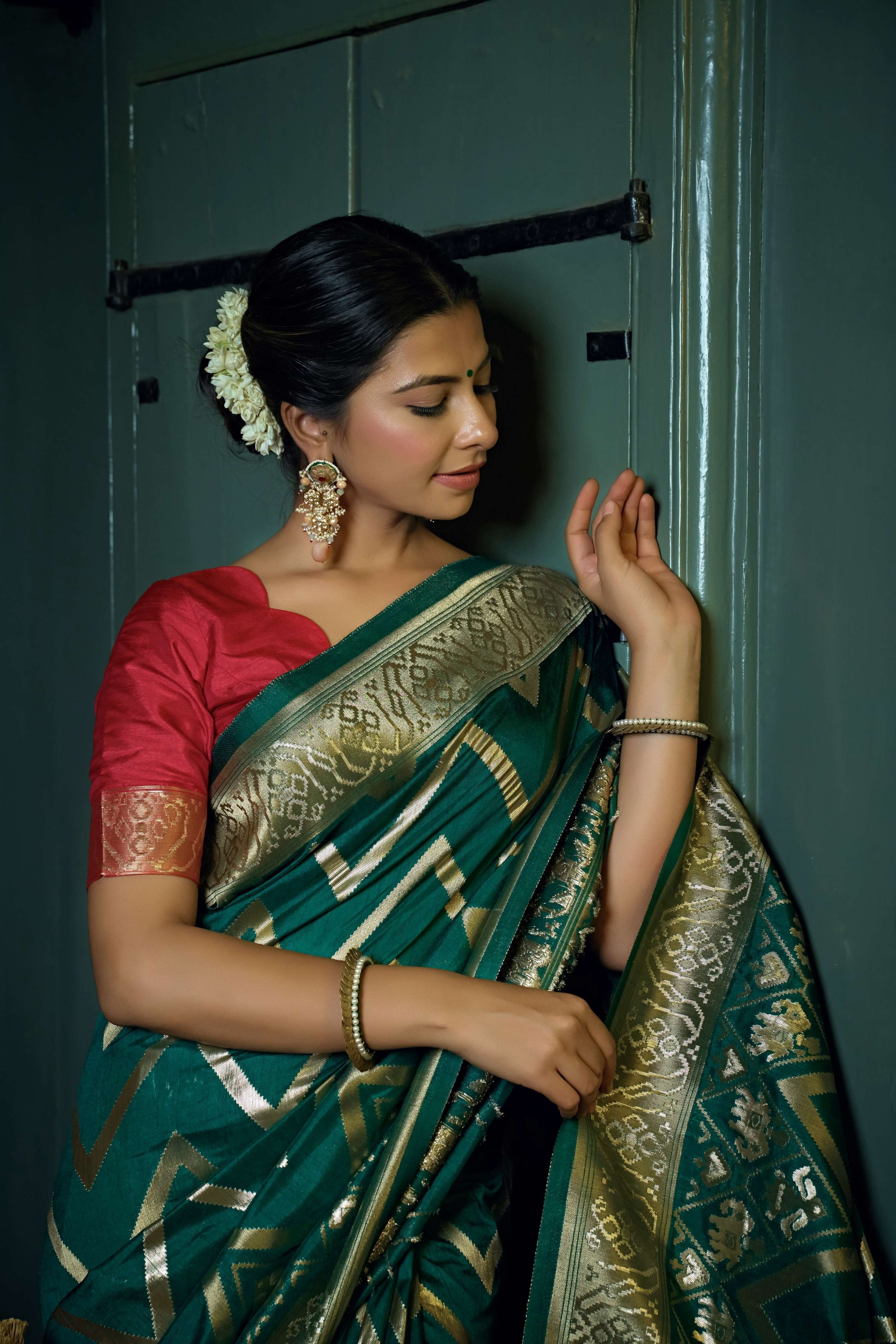 Vardha Phthalo Green Golden Zari Banarasi Silk Saree
