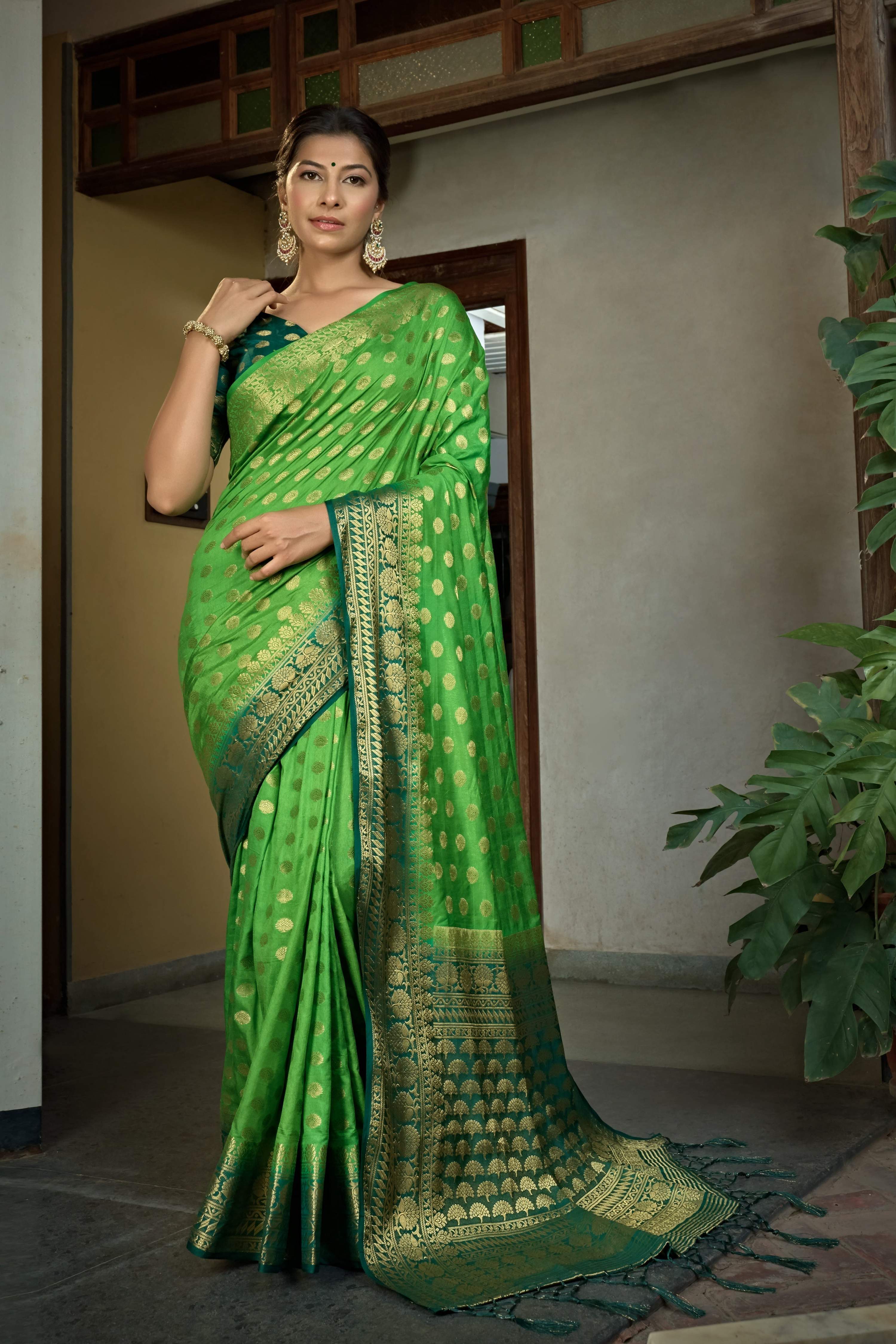 Vardha Emerald Green Banarasi Raw Silk Saree