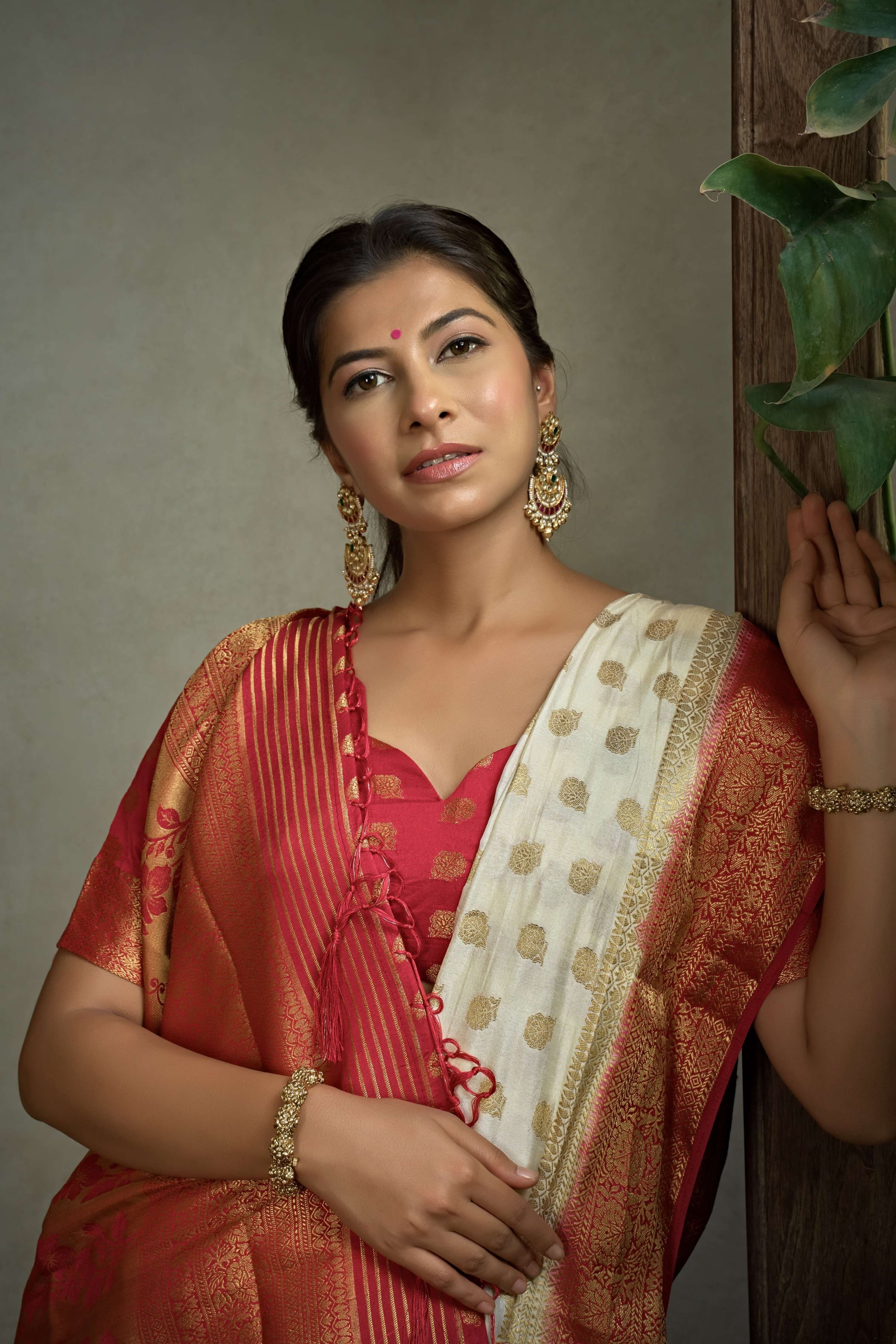 Vardha Adorn Ivory Golden Zari Banarasi Raw Silk Saree