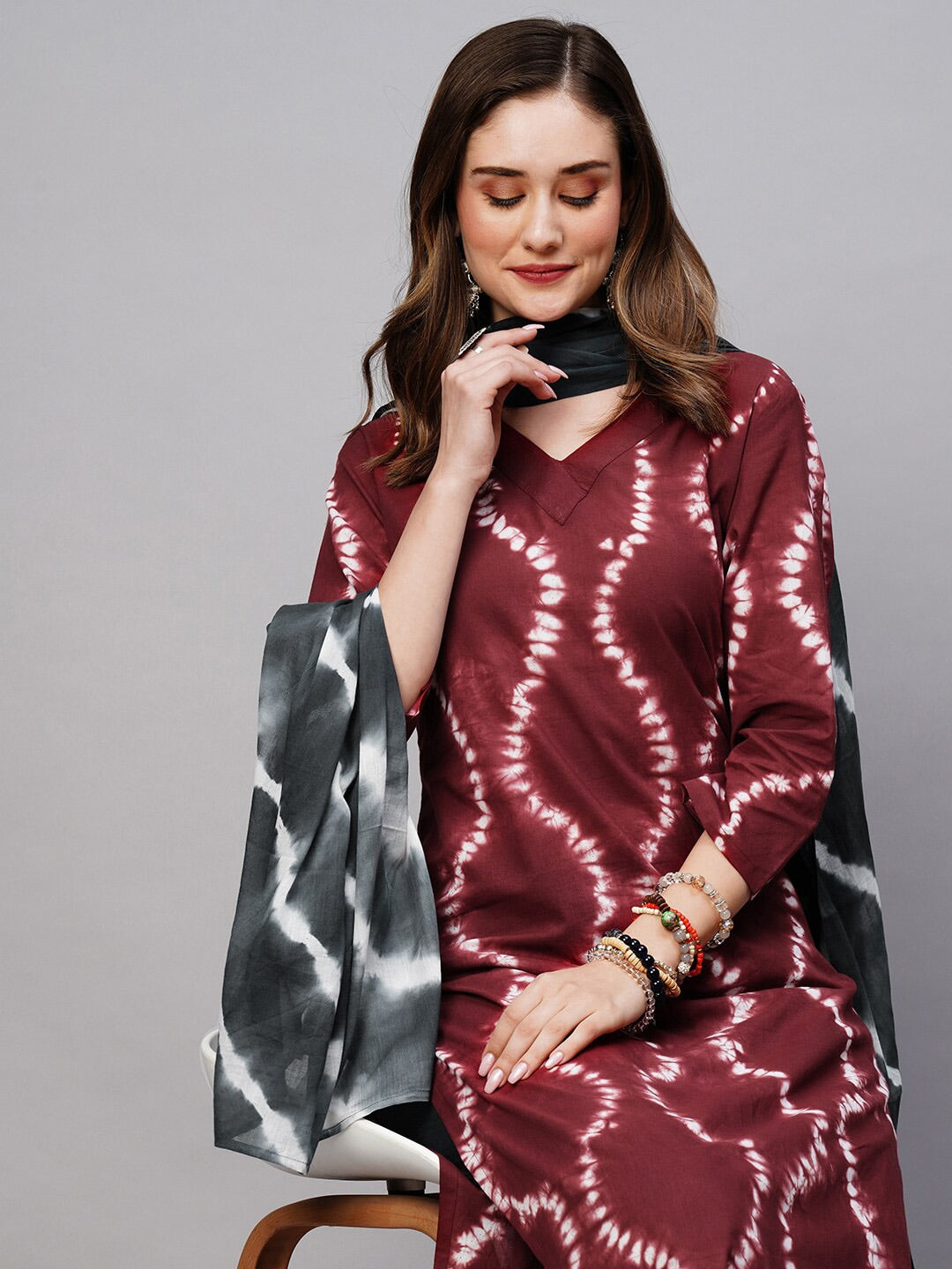 Kalini Chevron Dyed Kurta with Trousers & Dupatta - Distacart