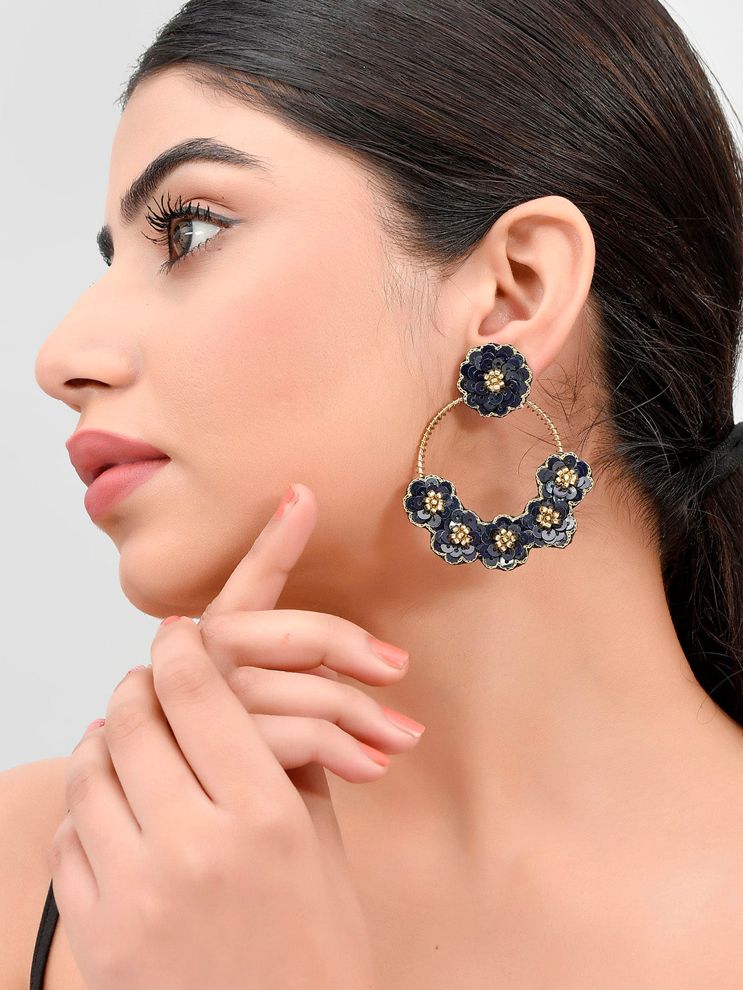 Shoshaa Black Floral Drop Earrings - Distacart