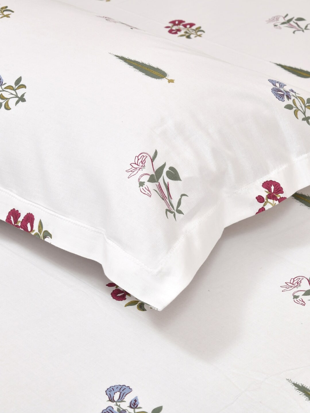 haus & kinder Floral Motifs White & Green 186 TC Cotton Queen Bedsheet & 2 Pillow Covers - Distacart