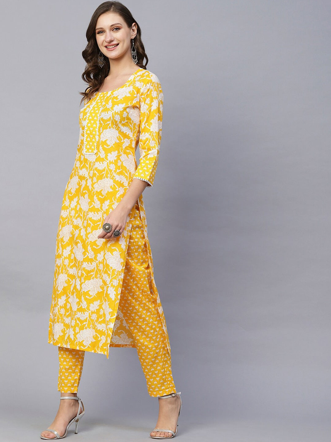 Kalini Floral Printed Round Neck Kurta with Trousers - Distacart