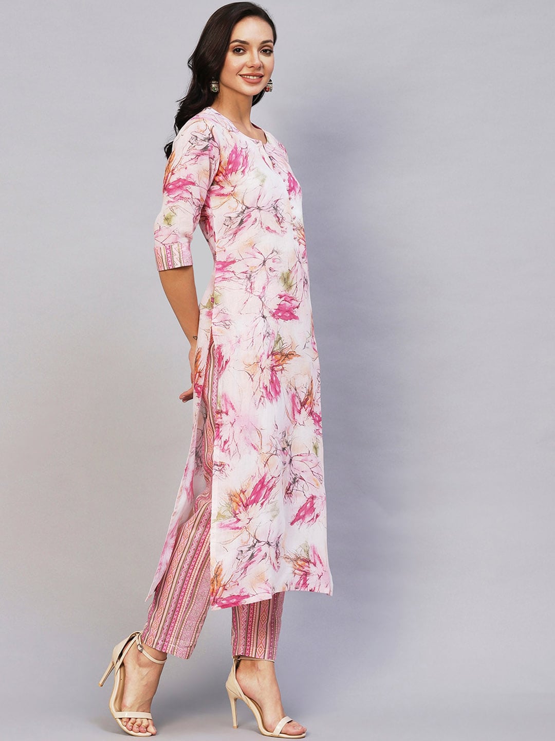 Kalini Floral Printed Regular Kurta With Trousers - Distacart