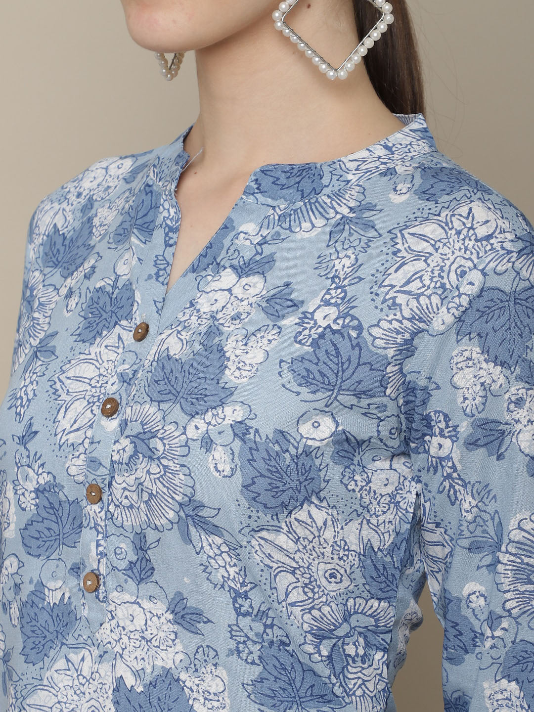 Sangria Women Blue & White Cotton Floral Printed Kurta - Distacart