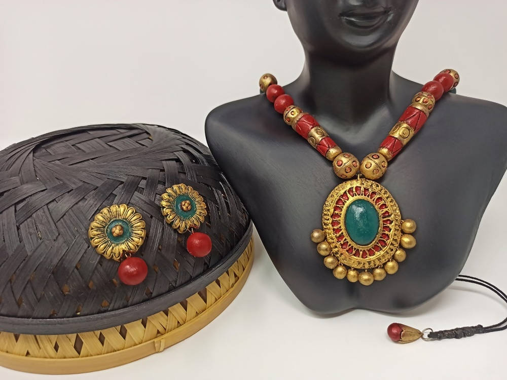 Terracotta Boho Style Long Necklace Set With Studs-Dark Green,Red And Gold