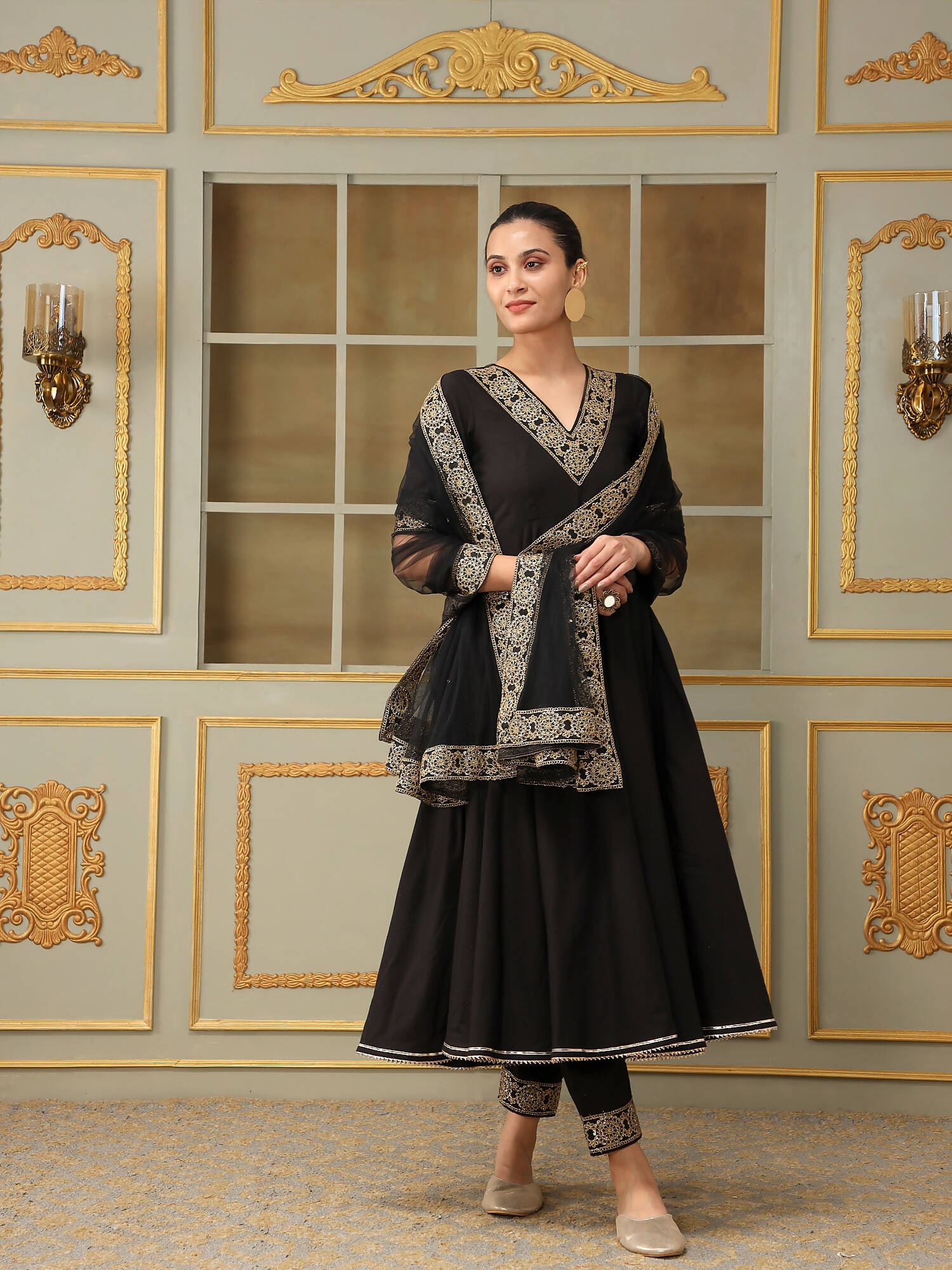 Buy Pomcha Jaipur Black Saadgi Sunheri Lace Black Anarkali Set Online ...